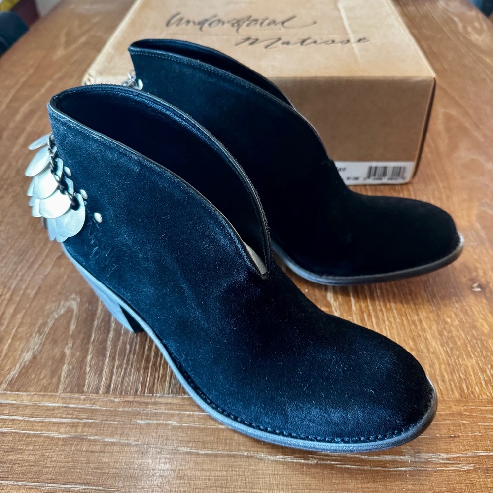 NIB black suede Matisse Understated Double Jay bootie 8.5 - Picture 3 of 14